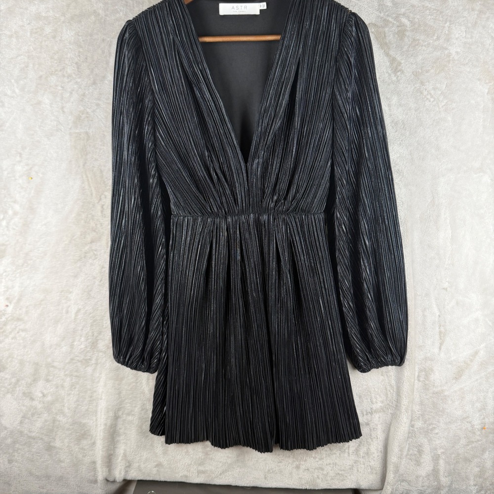 ASTR The Label Supernova Black Metallic V-Neck Mini Dress Womens Small‎ NWT